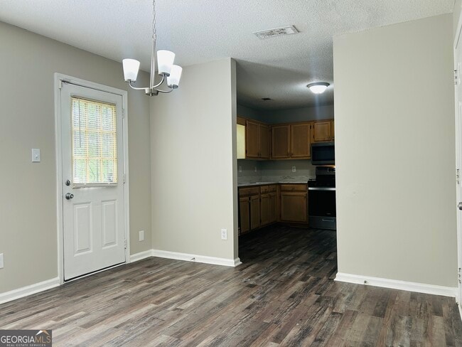 Building Photo - 7018 New Dale Rd