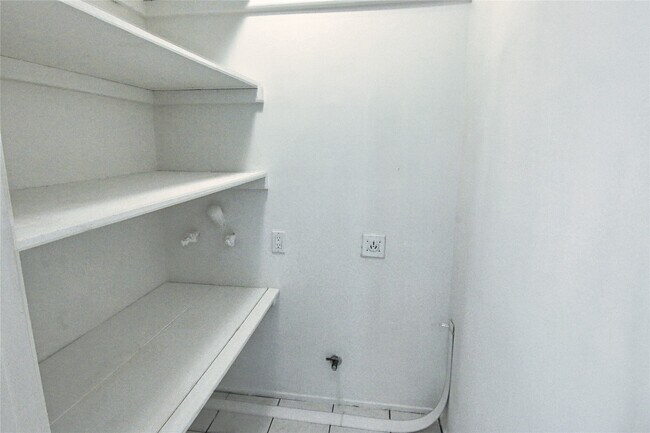 Building Photo - 3202 Birch Creek Dr