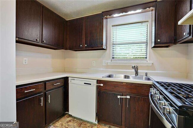 Building Photo - 76 Sandalwood Cir