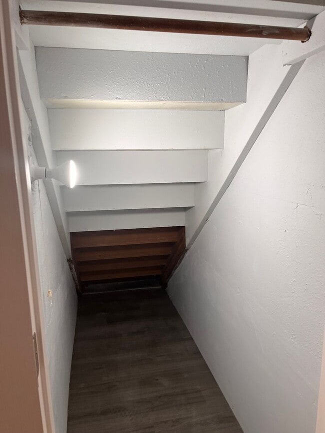 Building Photo - 5622 35th Ave E