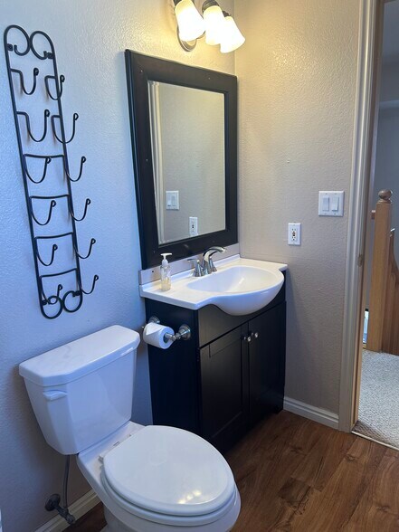 Upstairs bath - 3306 Fairway Loop
