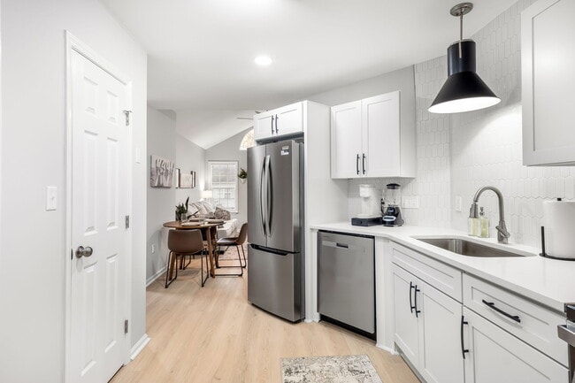 Building Photo - 420 Alpha St