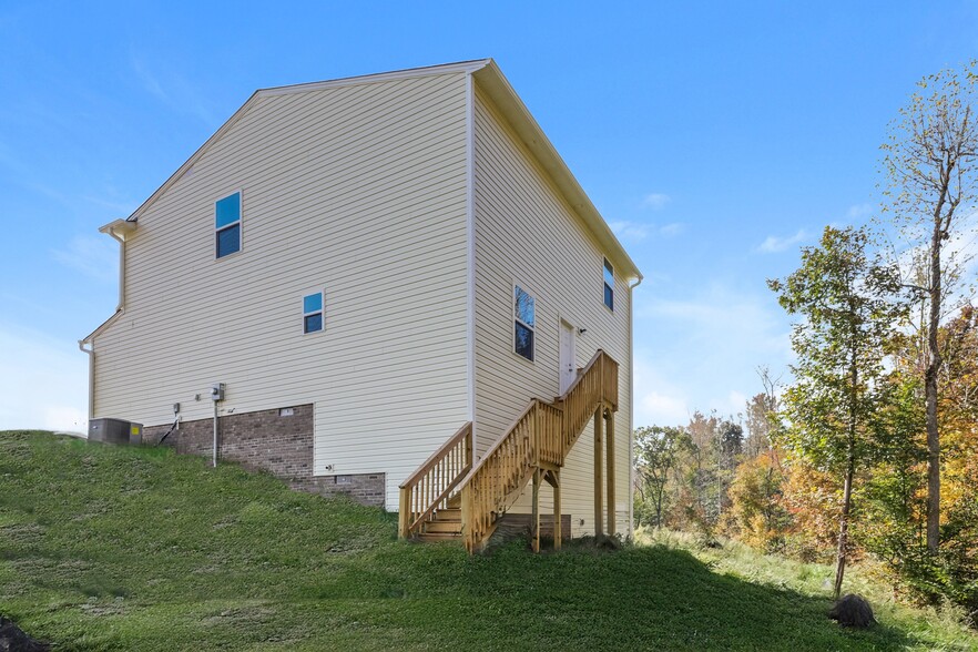 Building Photo - 6402 Century Ln