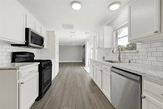 Building Photo - 2935 Sailors Moon Dr