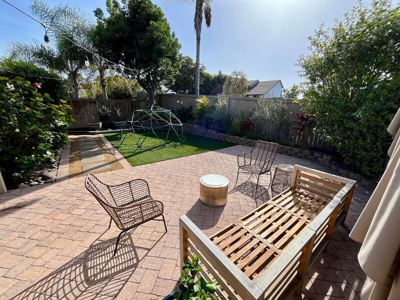 Building Photo - 3305 Vivienda Cir