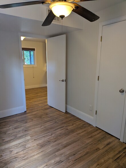 Building Photo - 2126 S Nelson St