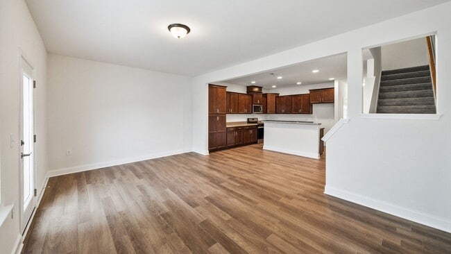 Building Photo - Beautiful 3 bedroom, 2.5 bath townhome in Shephard's Square!