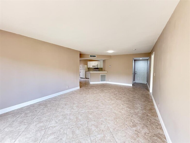 Building Photo - 8781 Wiles Rd