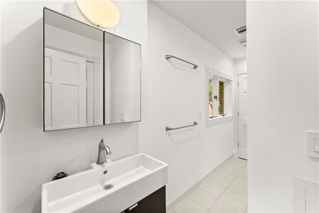 Building Photo - 1495 Spalding Dr