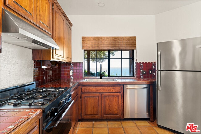 Building Photo - 4211 Avenida De La Encinal