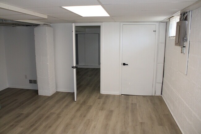 Building Photo - 3bed 2 bath in KCK off Turner and I-635