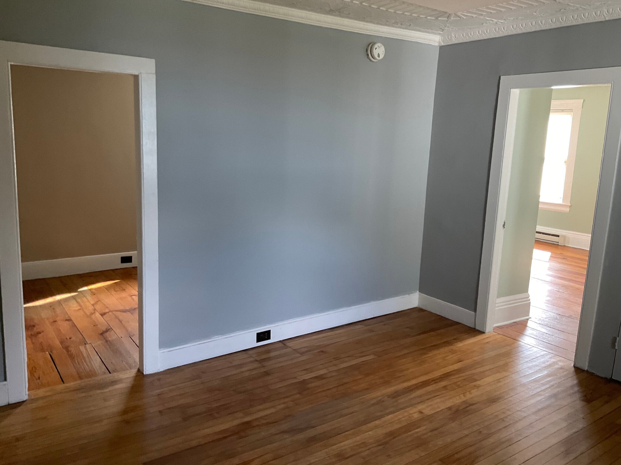 Center Room - 183 Elliot St
