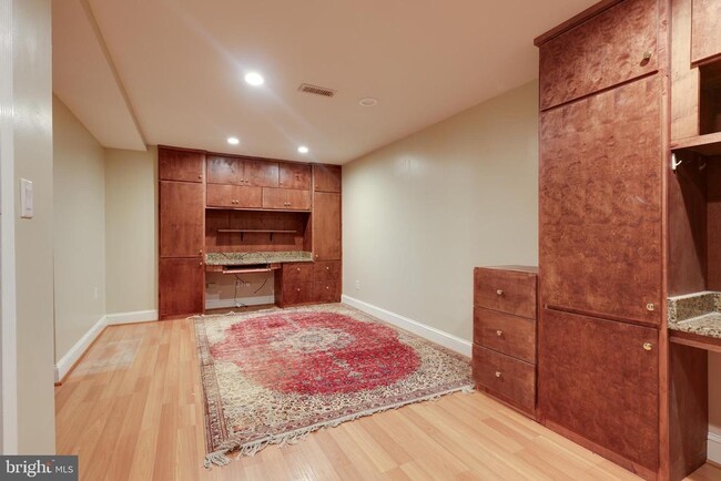 Building Photo - 43440 Postrail Square