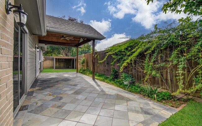 Building Photo - 10546 Rippling Fields Dr