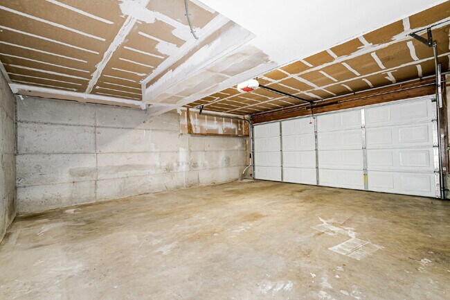Building Photo - **Fully Remodeled 3+ Bedroom Home with Large Wraparound Deck – $500 OFF FIRST MONTHS RENT BEFORE ...