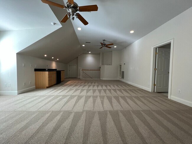 Building Photo - 5 Bed, 3.5 Bath w/ 3 Car Garage Less than 1 Mile from Downtown Franklin