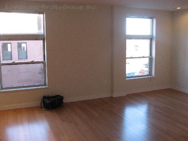 Building Photo - 599 Albany St