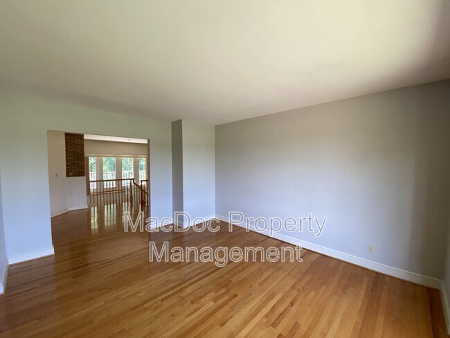 Building Photo - 11225 N Club Dr