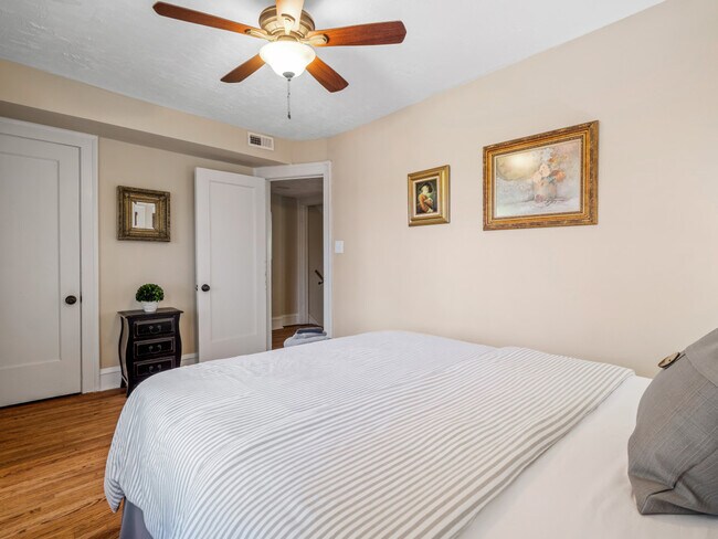 Building Photo - 3222 West Blvd