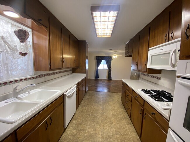 Building Photo - 5363 E 28th St