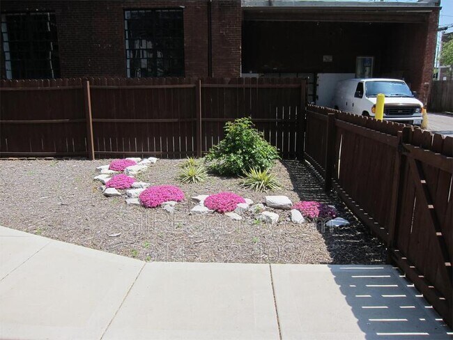 Building Photo - 3618-3620 Hartford St