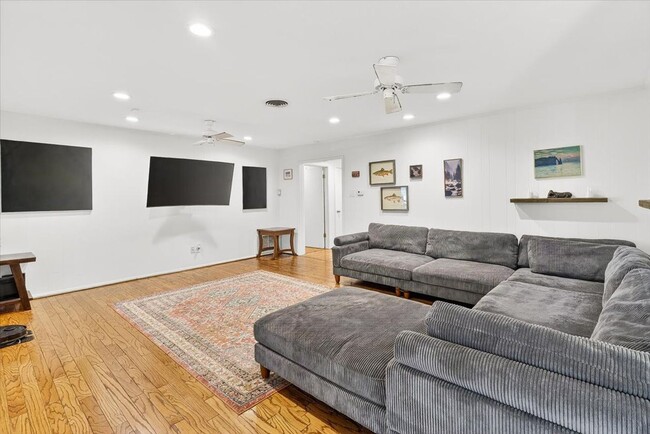 Building Photo - 722 Brock Dr