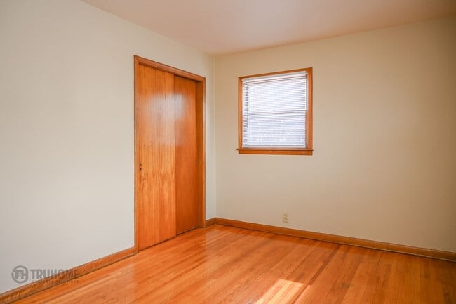 Building Photo - 4 Bed 2 Bath in Prime Location: Your Perfect Home Close to UND!