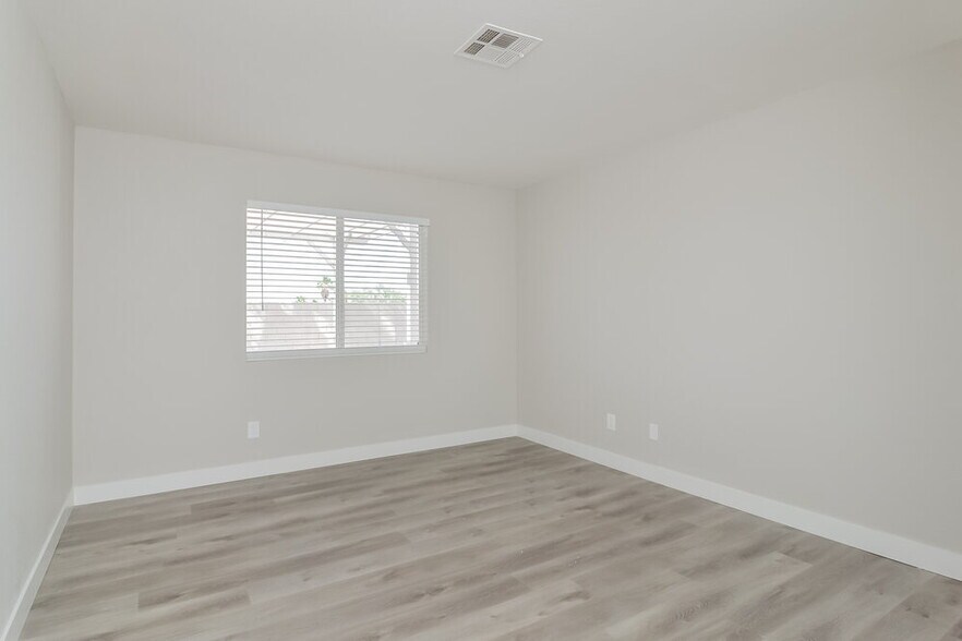 Building Photo - 390 Lombardy Cir