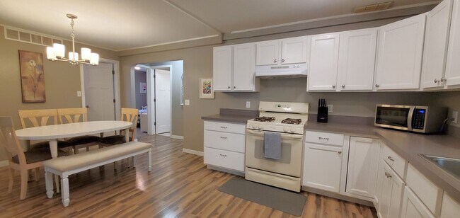 Building Photo - Furnished 3 Beds/2 Baths Old Mission Penin...