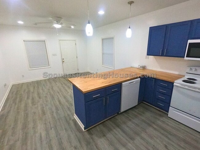 Building Photo - 3706 N Kenwood Ave