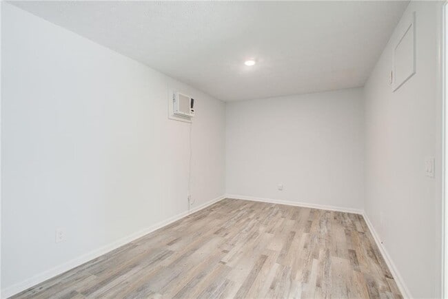 Building Photo - 2470 Stonegate Dr