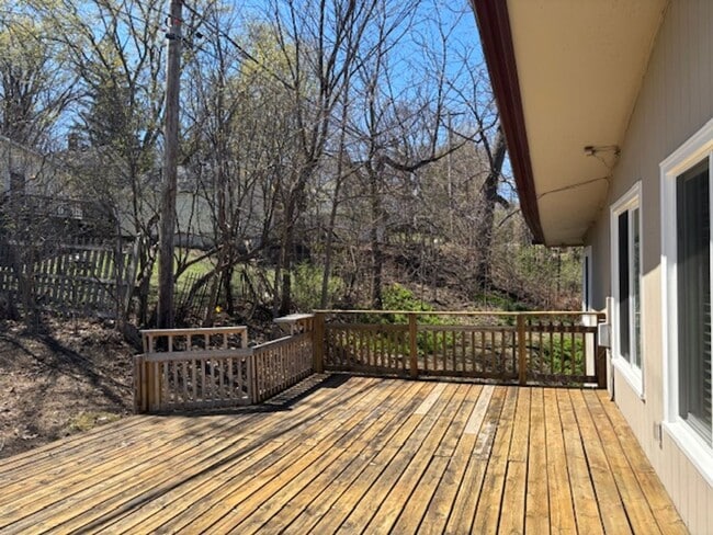 Building Photo - Available NOW! Gorgeous 3BR/2 BA Unit in Hastings!