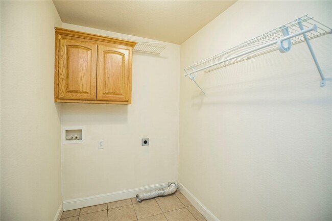 Building Photo - 520 Bonanza St