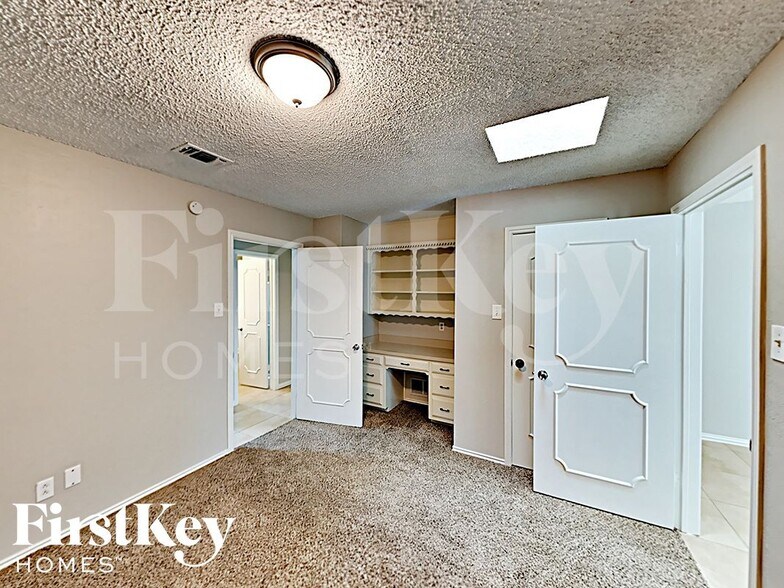 Building Photo - 1852 Rhinevalley Dr