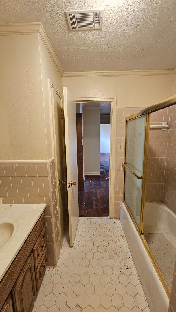 Building Photo - 298 Lindale Ave