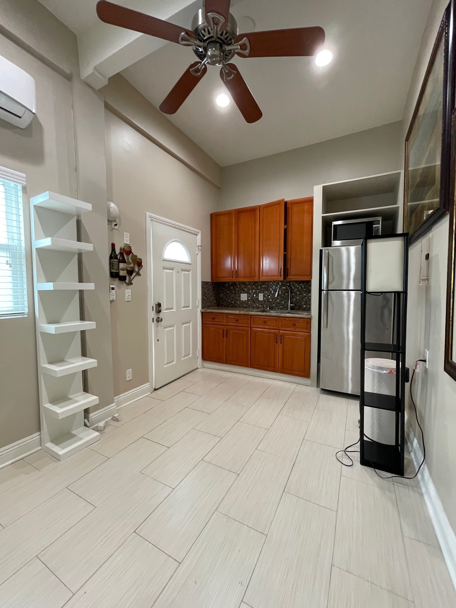 Building Photo - 7524 Fountain Ave