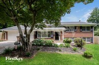 Building Photo - 2706 Northampton Dr