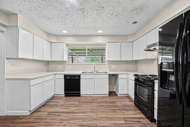 Building Photo - 711 Leicester Ln