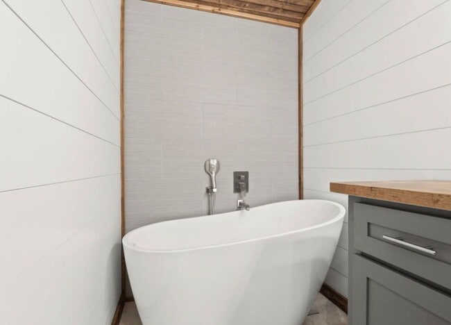 Building Photo - 4747 Port Arthur Ave