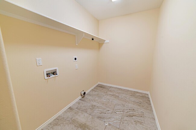 Building Photo - 3305 Charolais Dr