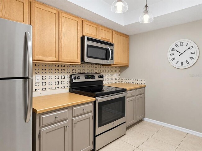 Building Photo - 900 SW 62nd Blvd