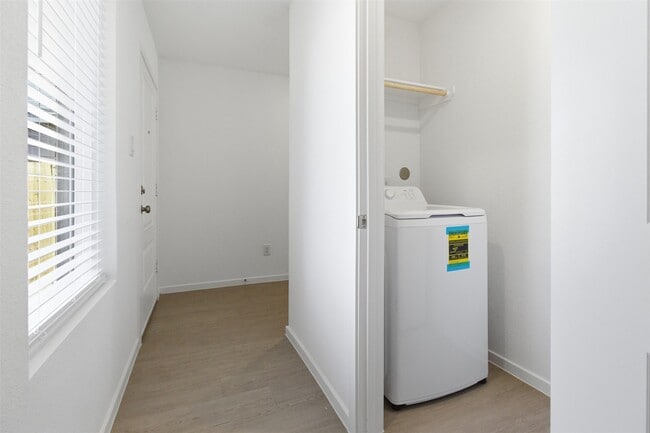 Building Photo - 19747 US-59