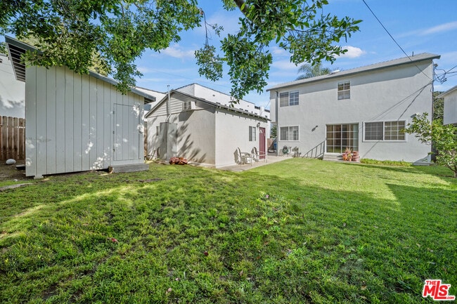 Building Photo - 1453 S Durango Ave