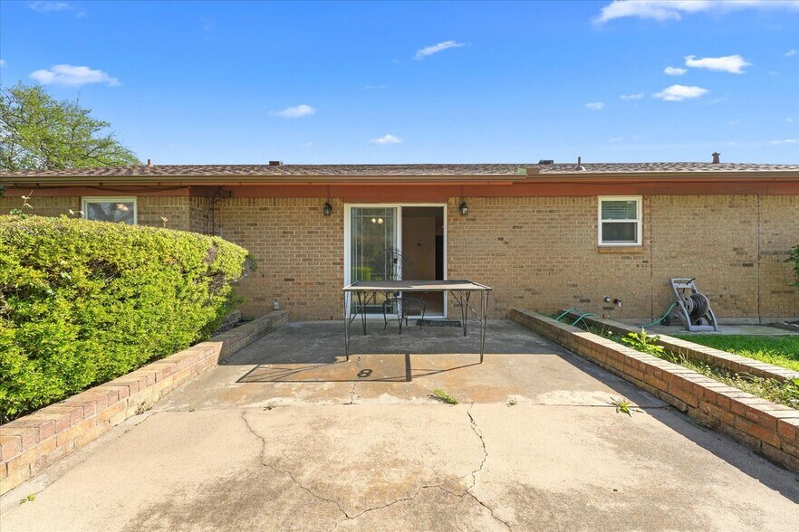 Building Photo - 3229 Oak Timber Dr