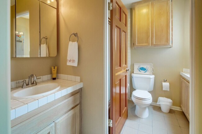 Building Photo - Furnished/ Unfurnished Beach Rental- 2 Master Suites - Roof Top Deck- Gated parking