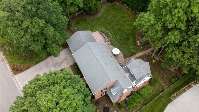 Building Photo - Spacious Home with Fenced Yard Exclusive Access to Hethwood Amenities