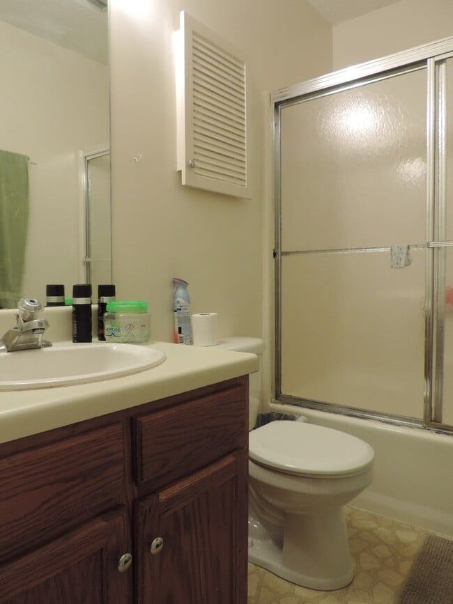Building Photo - Desirable High Country Condo End Unit, Lar...