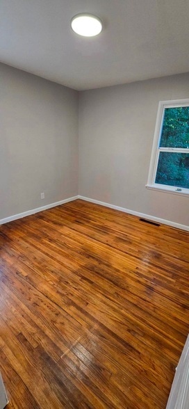Building Photo - 129 Edgemoor St
