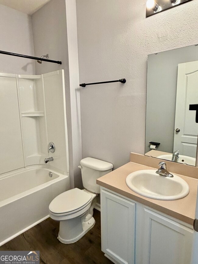 Building Photo - 215 Brooklet Cir