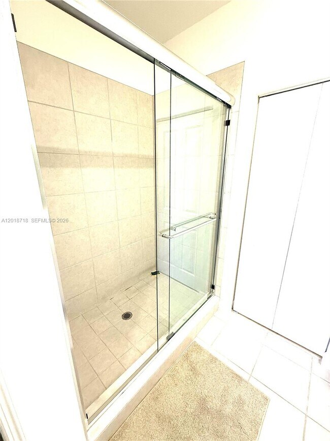 Building Photo - 4941 Oakmont Dr